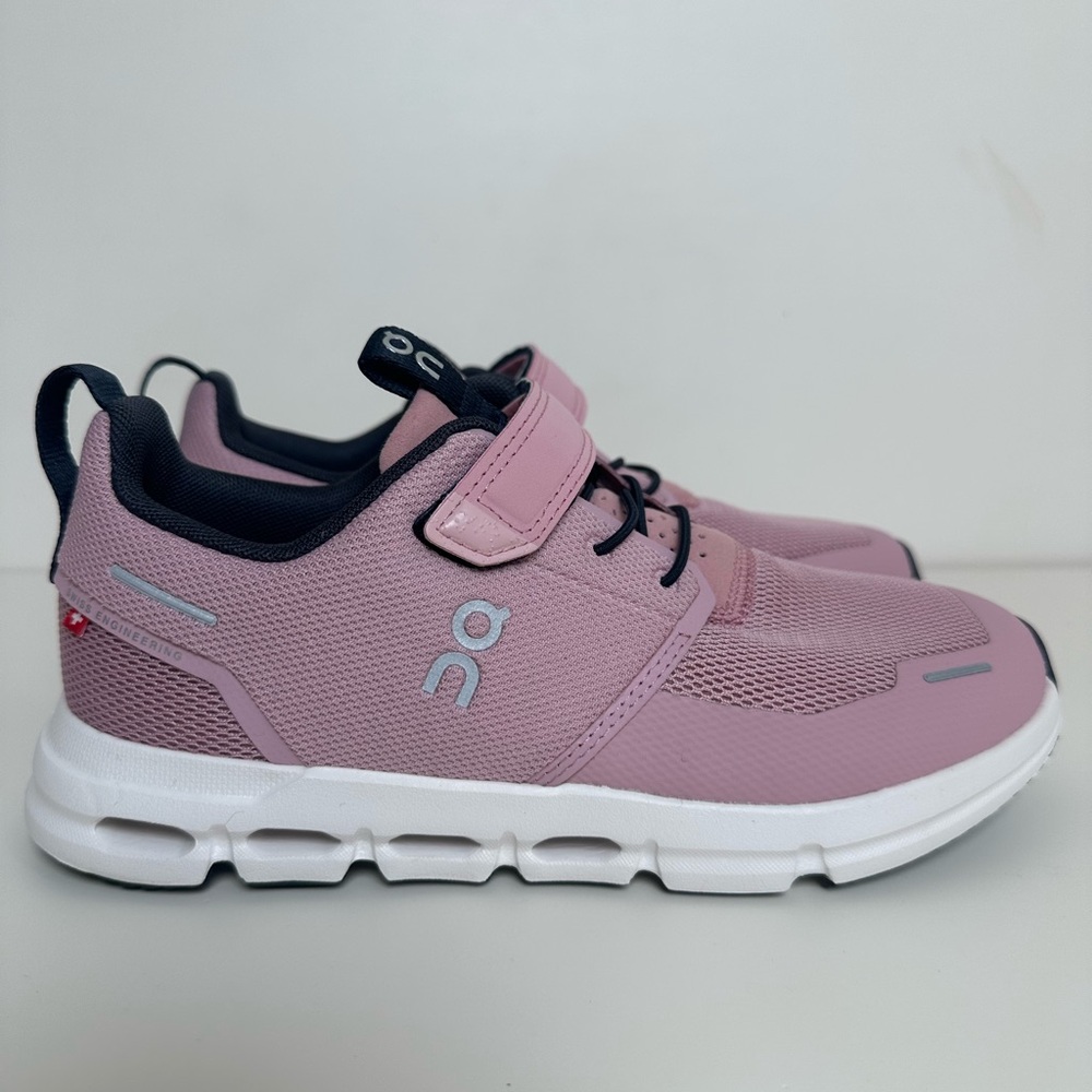 ON Clouds Zephyr Pink & White Cloud Play Sneakers for Kids size 3